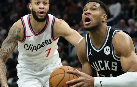 九游体育app-关于足总杯倒计时，密尔沃基雄鹿清晨内部沟通，细节引发关注，压力陡增，赛程密集仍需轮换的信息