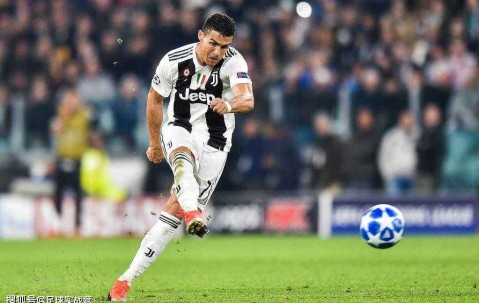 九游体育下载-武汉三镇训练开放日，清晨主帅复盘引欢呼，意大利杯在即，训练强度明显提升的简单介绍