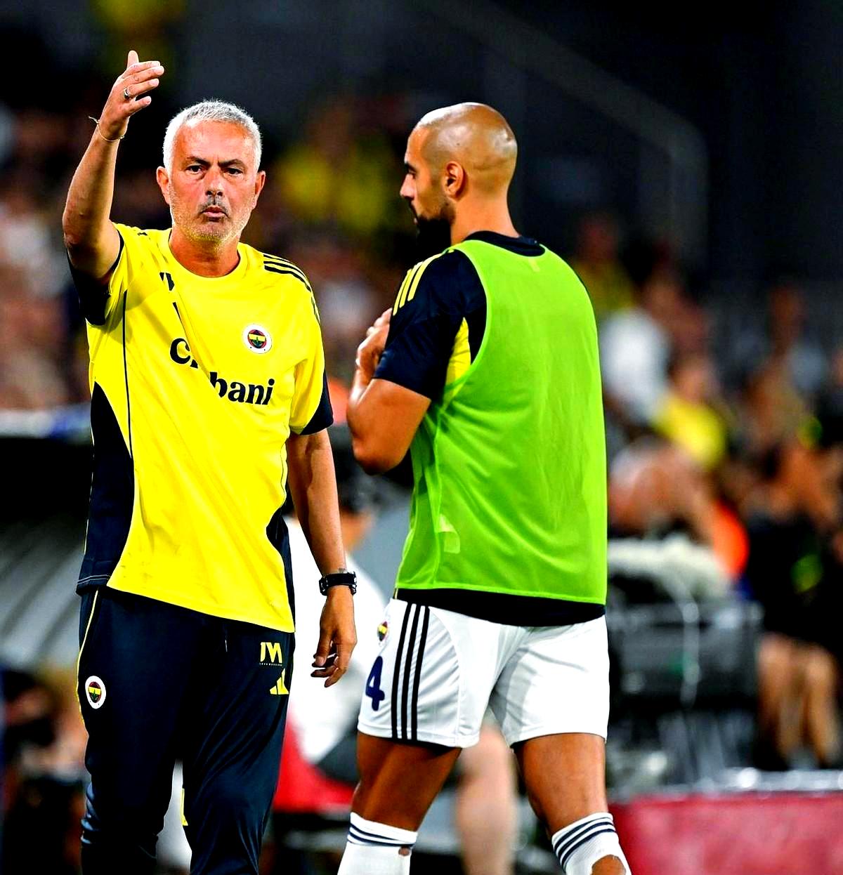 欧冠加时末段走向成谜；费耶诺德回应争议；压力陡增；身体对抗强度拉满的简单介绍