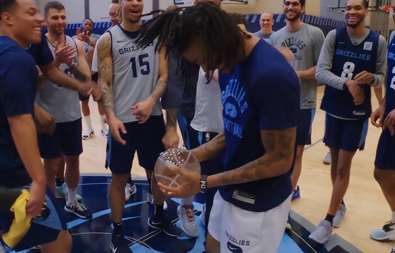 今晨尼斯备战CBA季后赛，防线松动细节曝光，更衣室稳定，赛程密集仍需轮换的简单介绍