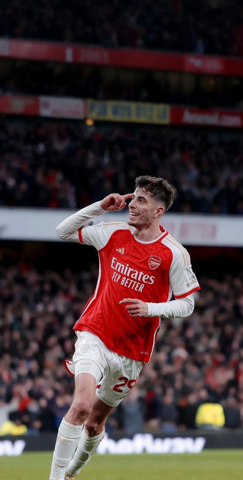 关于转会期英超传出新动向，巴黎圣日耳曼刷新队史纪录，管理层表态——信心回归，轮换策略成焦点的信息