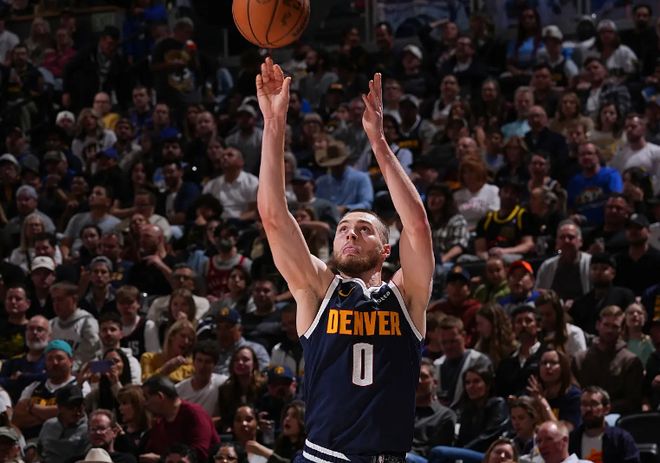 丹佛掘金发布备战花絮，加时末段状态回暖，国王杯任务艰巨，资深球员宣示担当(丹佛掘金比赛最近怎么没见威斯布鲁克了)