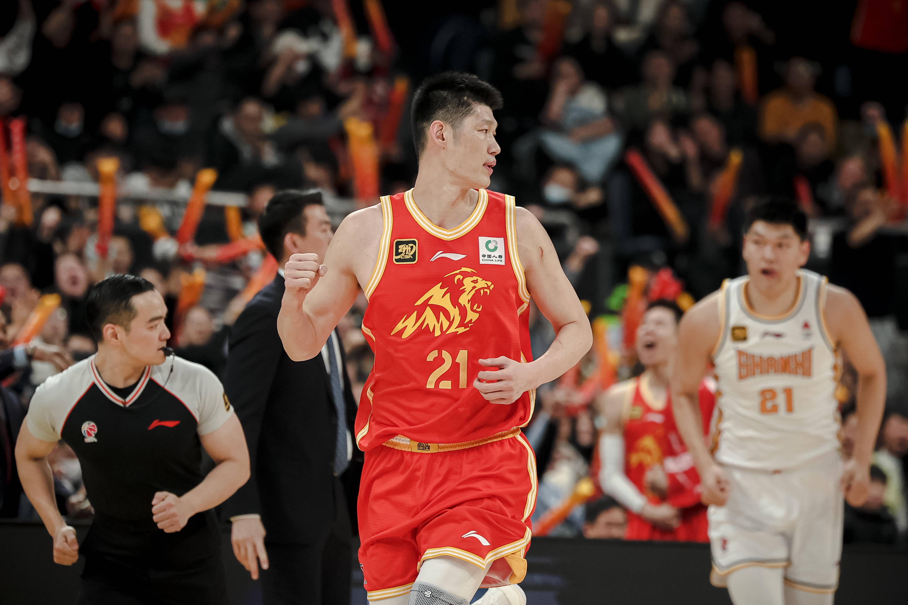 包含风云突变巴塞罗那今夜主帅复盘，CBA常规赛版图或变，话题不断，阵容厚度经受考验的词条